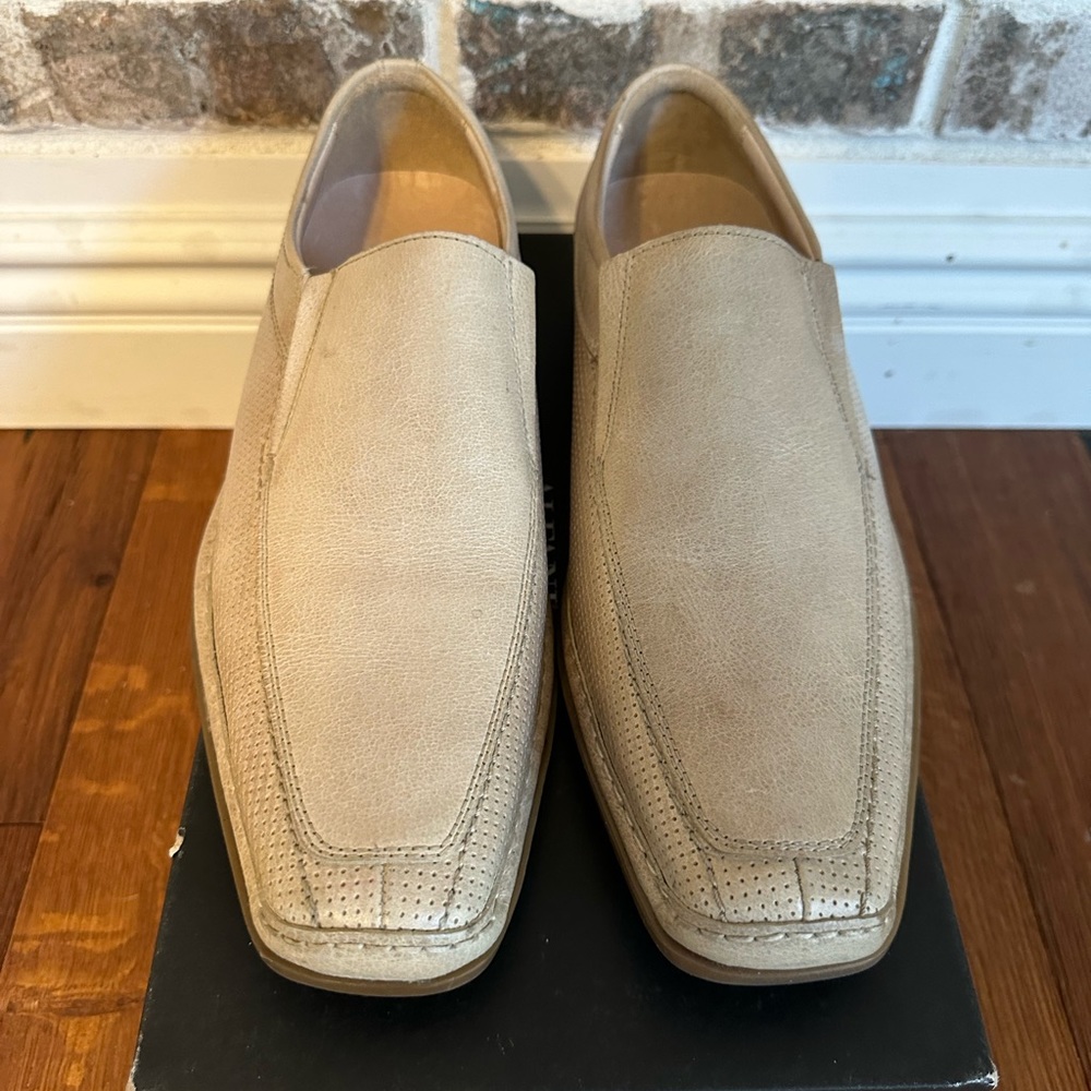 Soho lab 9.5 off white loafer worn 2 times